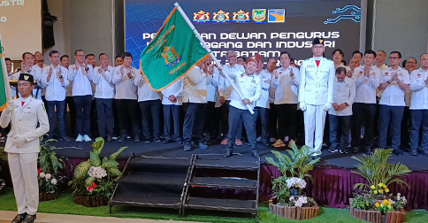 Roma Nasir Hutabarat Resmi Pimpin Kadin Batam 2025-2030