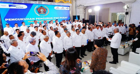 Menkomdigi Lantik Pengurus PWI Pusat Periode 2025-2030, Meutya Hafid Minta Akmad Munir Berinovasi