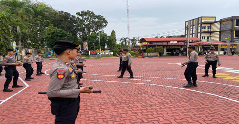 Tingkatkan Kemampuan, Samapta Polres Karimun Gelar Pelatihan Tongkat T