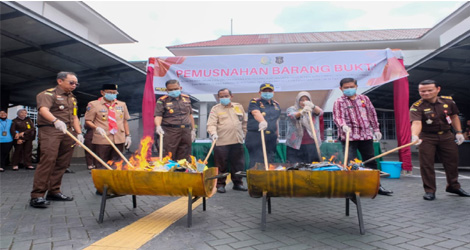 Kejari Tanjungpinang Musnahkan Barang Bukti Narkotika dari 28 Perkara Inkracht