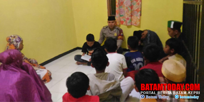 Luar Biasa, Briptu Romiza Jadi Guru Ngaji di Kelurahan Kawal