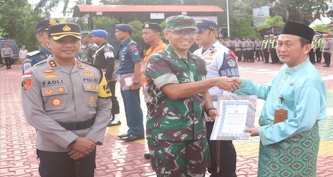 Kapolres Karimun Berikan Penghargaan kepada Stakeholder Terlibat Operasi Ketupat Seligi 2024