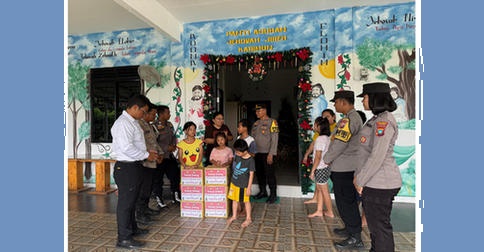 Polsek Tebing Berbagi Kasih, Salurkan 100 Paket Sembako kepada Masyarakat dan Panti Asuhan