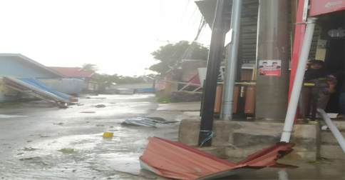 Puluhan Rumah Warga Meral dan Sungai Lakam Barat Dihantam Angin Puting Beliung