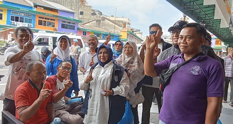 Terima Bantuan Beras dari Paslon Lain, Warga Batu IX dan Bukit Cermin Tetap Setia Dukung Rahma-Rizha
