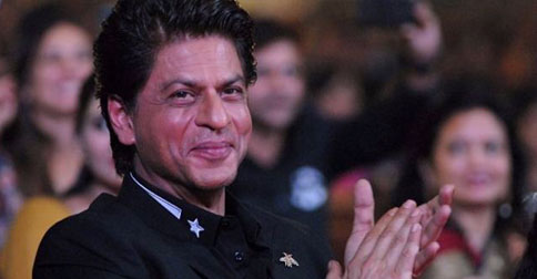 Shahrukh Khan Teriakkan Selamat Lebaran dari Balkon Rumahnya