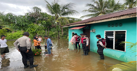 Samapta Polres Karimun Patroli Siaga Bencana di Kawasan Rawan Banjir