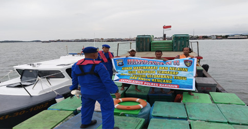 Cuaca Ekstrem, Satpolairud Polres Karimun Imbau Nelayan Jaga Keselamatan Pelayaran