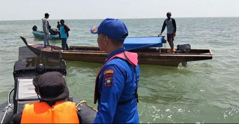 Satpolairud Polres Karimun Bersama Tim SAR Masih Lakukan Pencarian Nelayan Hilang