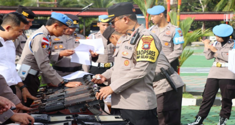 Pastikan Penggunaan Sesuai Aturan, Polres Natuna Gelar Pengecekan Senjata Api Dinas Personel