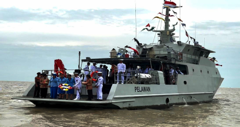 Peringati Hari Dharma Samudera, Danlanal Karimun Pimpin Upacara Tabur Bunga di Selat Gelam