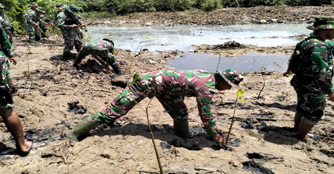 TNI-Polri, Pemda dan Masyarakat di Lamongan Bersinergi Tanam Mangrove