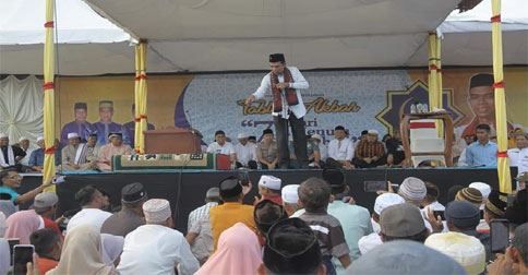 Ribuan Masyarakat Lingga Tumpah Ruah Ikuti Tabligh Akbar UAS
