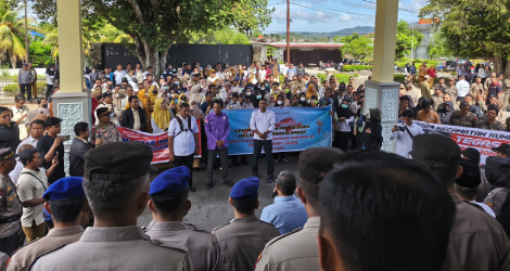 Tolak Penundaan Pengangkatan, Ratusan Calon PPPK Gelar Aksi Damai di Kantor DPRD Karimun