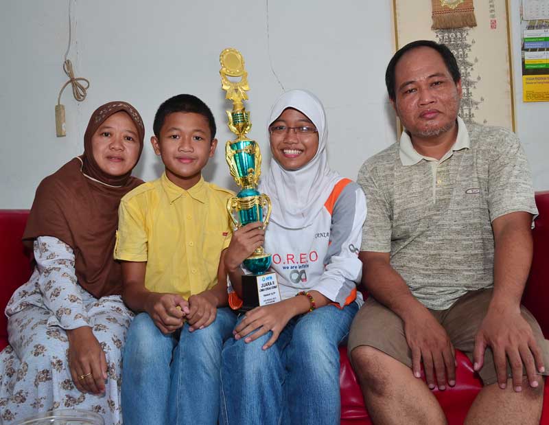 Alif Litania, Bahagiakan Orang Tua dengan Prestasi