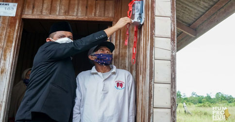Gubernur Ansar Resmikan Listrik Masuk Desa di Dua Dusun di Natuna