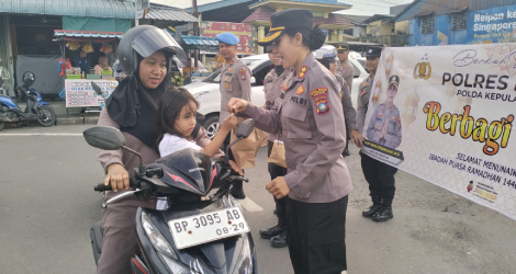 Polres Bintan Bagikan Takjil di Bulan Ramadhan, Tingkatkan Silaturahmi dengan Masyarakat