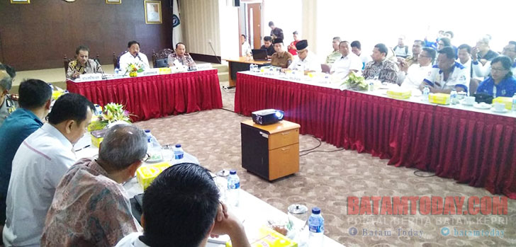 Pembahasan Alot, Gubernur Tak Jadi Teken UMS Kabupaten dan Kota di Kepri
