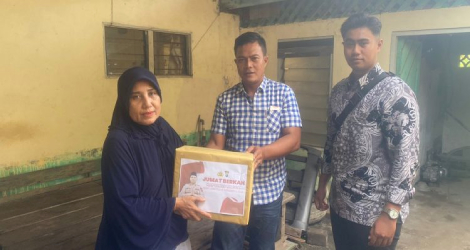 Jumat Berkah, Polres Lingga Salurkan Bantuan untuk Lansia dan Warga Kurang Mampu
