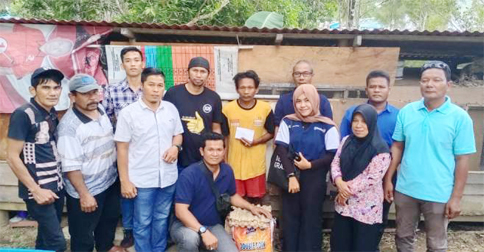 PWI Anambas Berikan Bantuan Sembako di Desa Pesisir Timur