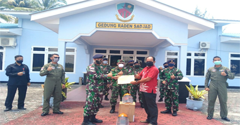 Danlanal Ranai Berikan APD Bantuan Pemprov Kepri ke Pemkab Natuna