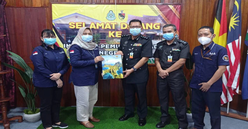 KJRI Johor Bahru Berikan Bantuan Makanan dan Pakaian untuk WNI di Penjara