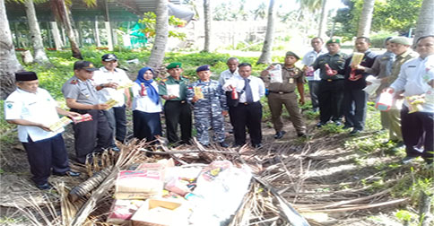Koramil 05/ Midai Turut Serta Musnahkan Barang Kadaluarsa di Natuna