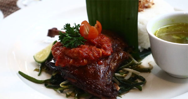 Yuk, Makan Bebek Goreng Sambal Mangga di Allium Batam Hotel