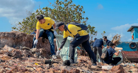 Peringati HPSN 2025, HARRIS Barelang dan YELLO Hotel Gelar Aksi Bersih-Bersih Pantai di Batam
