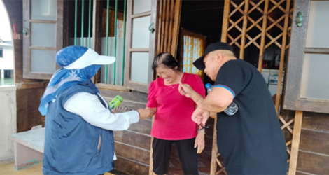 Disambut Antusias oleh Warga, Rahma Kampanye Door to Door di Senggarang