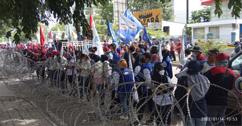 Buruh Batam Kembali Demo Menolak Besaran UMK 2022 di Graha Kepri