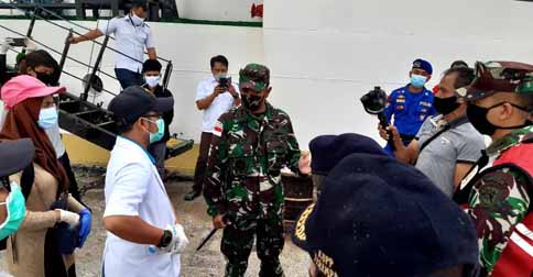 Danlanal Ranai Tinjau Pencegahan Covid-19 di Pelabuhan Umum Selat Lampa