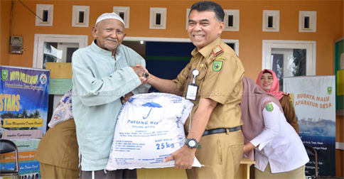 Sikapi Kelangkaan Pangan, Pemkab Natuna Bagikan 7,8 Ton Beras ke Warga
