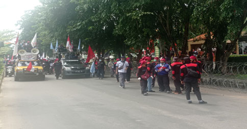Buruh Kota Batam Demo Tolak UMP Kepri dan UMK Batam 2022