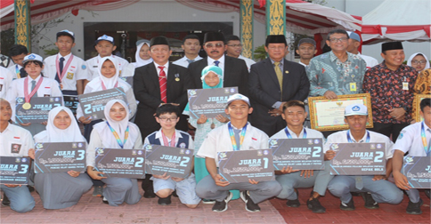 Dinas Pendidikan Kepri Beri Pengharagaan untuk Siswa Berprestasi