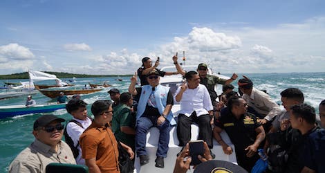 Sambutan Spektakuler! Ratusan Perahu Nelayan Pulau Terong Sambut Ansar-Nyanyang