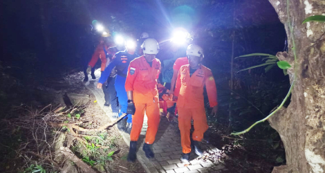 Tim SAR Gabungan Evakuasi Tujuh Pendaki Gunung Ranai, Satu Alami Cedera Kaki