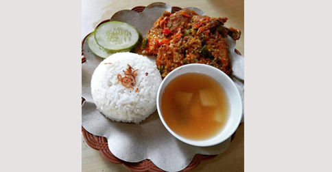 Makan Hemat di Ayam Geprek Morrow Hanya Rp 15 Ribu