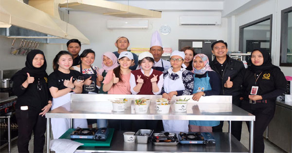 Belajar Masak Bareng Godiva di SMT School
