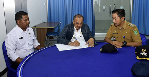 Pemda Natuna Serahkan Hibah Kapal Rakyat dari Kemenhub untuk Kecamatan Subi