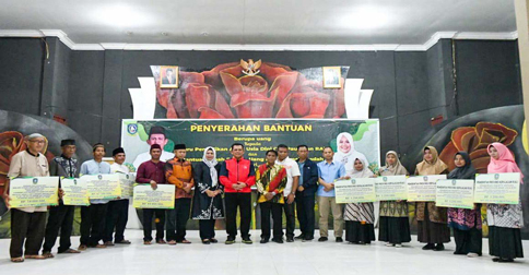 Gubernur Ansar Serahkan Insentif Guru TK, PAUD dan RA di Lingga