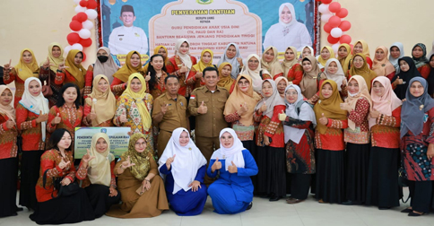 362 Guru TK, PAUD, dan RA di Natuna Terima Insentif dari Gubernur Ansar