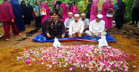 Kapolres Natuna Beri Penghormatan Terakhir kepada Almarhum Iptu Lukmin Pane