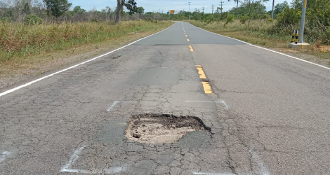 Kerusakan Jalan Lintas Barat Bintan Ancam Keselamatan Pengendara