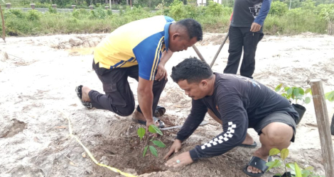 Polres Lingga Tanam 250 Pohon Jengkol Demi Lingkungan dan Masa Depan Lebih Hijau