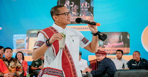 Nikmati Jus Anggir di Samosir, Sandiaga Uno: Wah! Enak Sekali, Ini Mojito Yah?