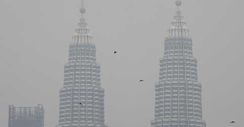 Terpapar Asap Kiriman dari Indonesia, Malaysia Sebar Setengah Juta Masker