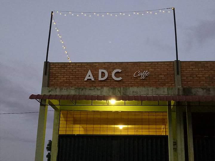 Nongkrong Sore di ADC, Cafe Kekinian yang Tawarkan Keindahan Gunung Daik