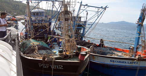 Dua Kapal Pencuri Ikan Berbendera Vietnam Ditangkap di Laut Natuna Utara