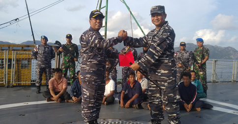 KRI Bung Tomo-357 Tangkap Kapal Vietnam di Laut Natuna Utara